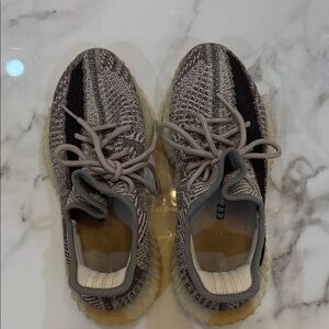 YEEZY size 7.5